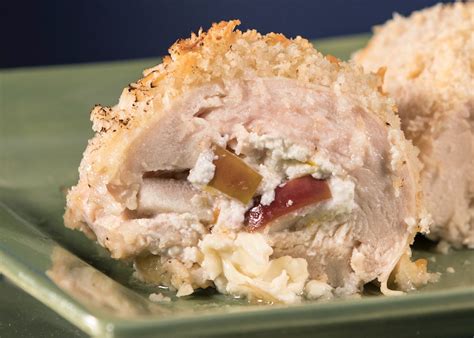 chicken-stuffed-with-apple-and-goat-cheese-go image