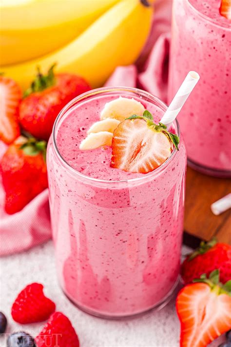 strawberry-banana-smoothie-recipe-mom-on image