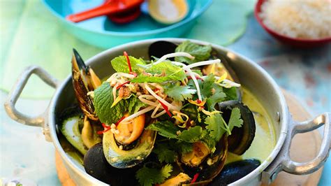 8-easy-mussels-recipes-to-flex-with-friends-and-family image