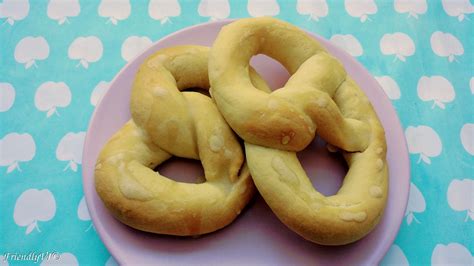 hungarian-pretzels-perec-thyme-consuming image