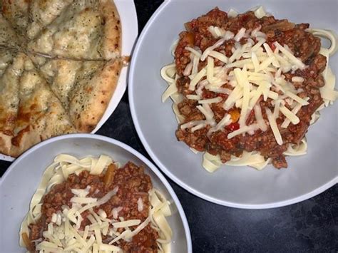 student-friendly-ie-cheap-spaghetti-bolognese image