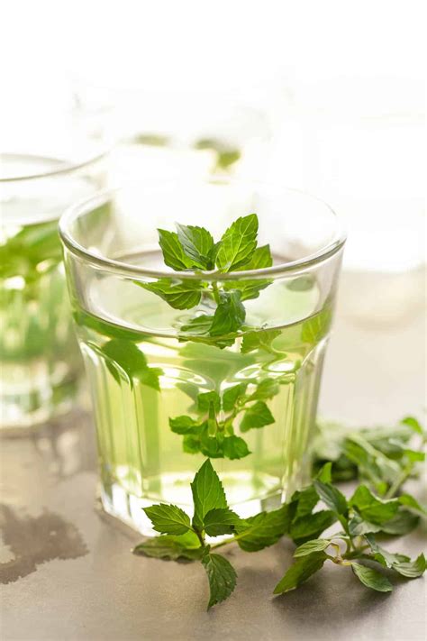 how-to-make-fresh-mint-tea-gourmande-in-the-kitchen image