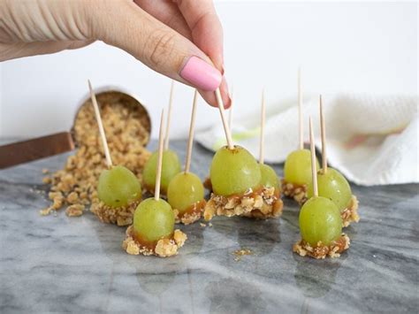 these-caramel-grapes-are-addictive-less-messy image