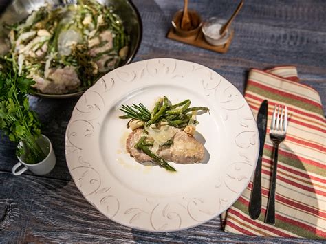 garlic-pork-chops-with-green-beans-so-delicious image