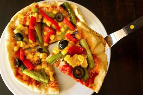 meatless-monday-grilled-pita-bread-pizza image