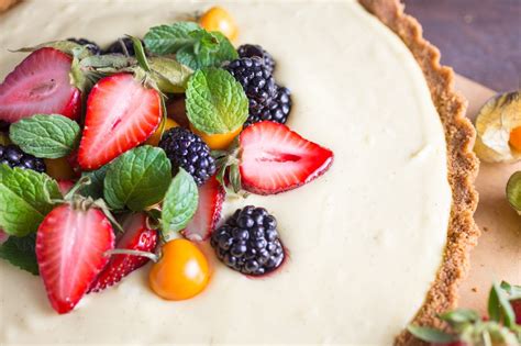 vanilla-custard-tart-with-berries-nerds-with-knives image