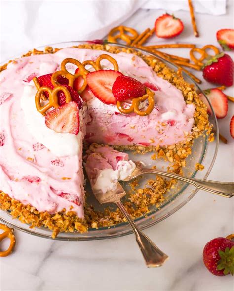 strawberry-frozen-yogurt-pie-with-pretzel-crust image
