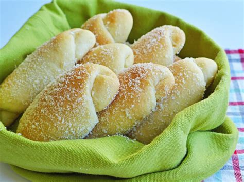 how-to-make-spanish-bread-filipino-rolls-with-a image