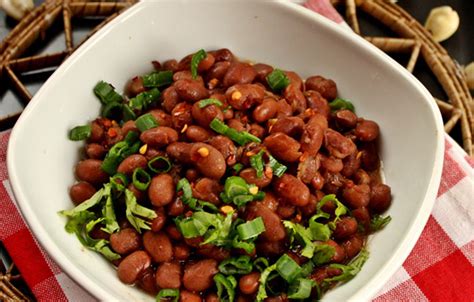 how-to-make-slow-cooker-spicy-pinto-beans-one image