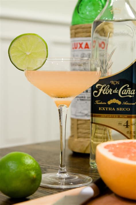 10-classic-cocktails-you-can-make-with-only-4-ingredients image