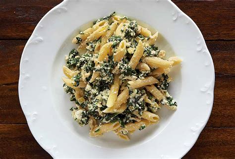 penne-with-spinach-ricotta-sauce-recipe-leites image