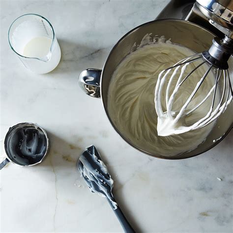 whipped-cream-frosting-recipe-how-to-make image