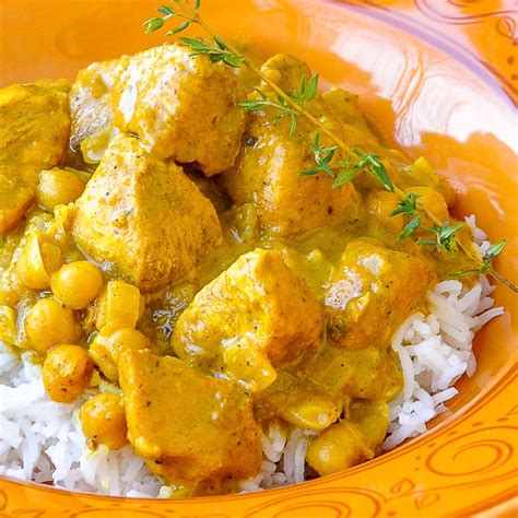 30-minute-easy-chicken-chickpea-curry-rock image