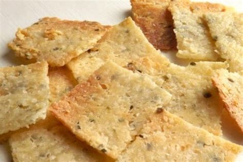 homemade-sour-cream-and-onion-crackers image
