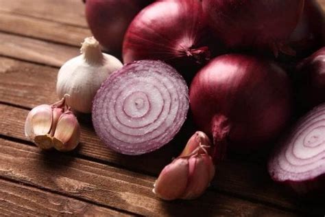onion-and-garlic-soup-a-way-to-boost-your-defenses image
