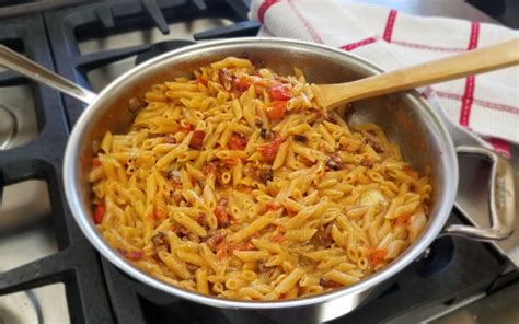 one-pot-bacon-tomato-and-gorgonzola-pasta image