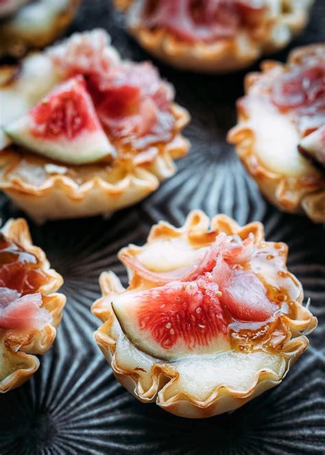 baked-brie-bites-with-figs-and-prosciutto-striped image