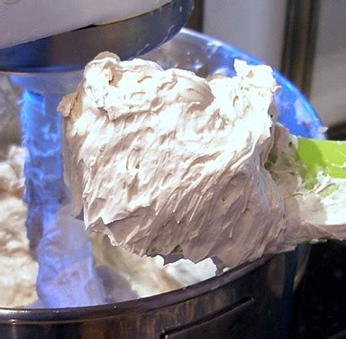 italian-meringue-or-mousseline-buttercream-or-imbc image