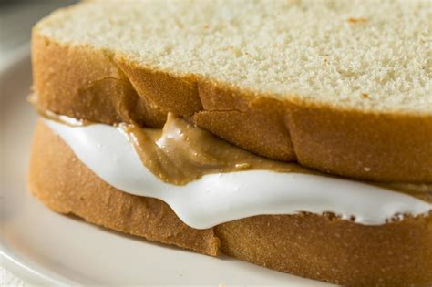 peanut-butter-and-mayonnaise-sandwiches-are-dividing image