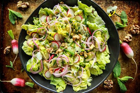 butter-lettuce-salad-with-pickled-red-onion-toasted image