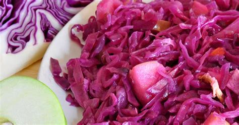 dutch-red-cabbage-with-apples-medlineplus image