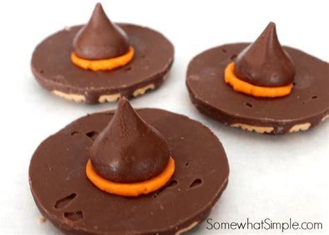 halloween-witch-hat-cupcakes-from-somewhat-simple image