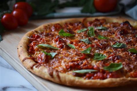 pesto-pizza-recipe-with-cherry-tomatoes-she-loves image