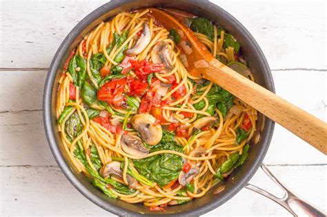 one-pot-vegetarian-spaghetti-video-family-food image
