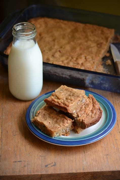 chewy-pecan-bars-mason-jar-cookies-apron-free image