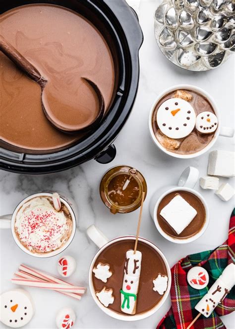 slow-cooker-hot-chocolate-recipe-crockpot-striped image