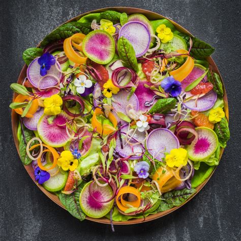 10-edible-flower-salads-that-are-way-too-pretty-to-eat image