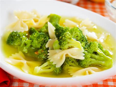 broccoli-spaghetti-soup-recipe-and-nutrition-eat-this image