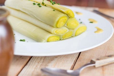 leeks-with-french-vinaigrette-recipe-a-french-girl image