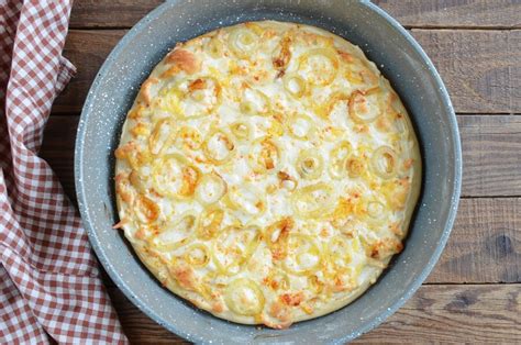 white-and-gold-pizza-recipe-cookme image