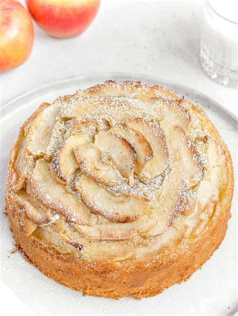 vegan-apple-cake-easy-7-ingredients-plant-based image