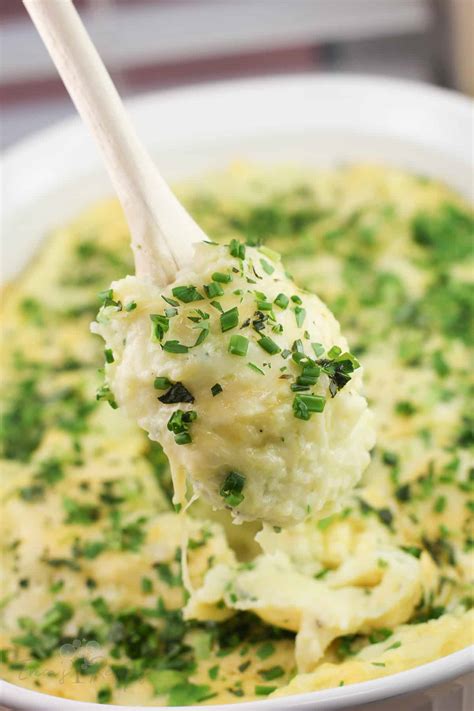 gruyere-garlic-and-gouda-mashed-potatoes-ericas image