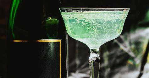 death-in-the-afternoon-cocktail-recipe-liquorcom image