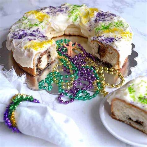 mardi-gras-cinnamon-roll-king-cake image