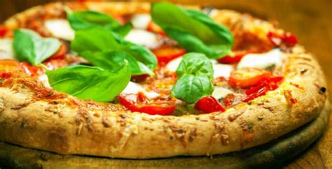 pizza-alla-napoletana-recipe-by-antonio-carluccio image