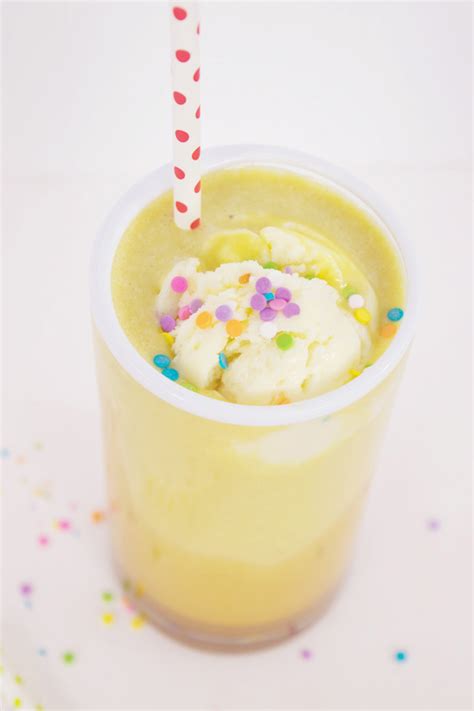 caramel-banana-milkshake-recipe-naive-cook-cooks image