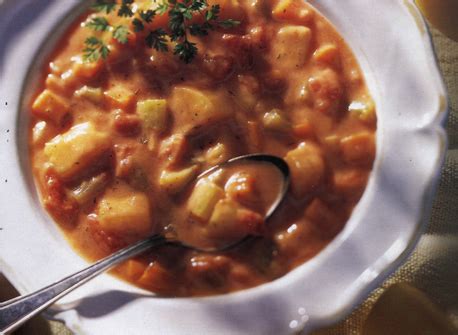 chunky-home-style-tomato-and-potato-soup-canadian image