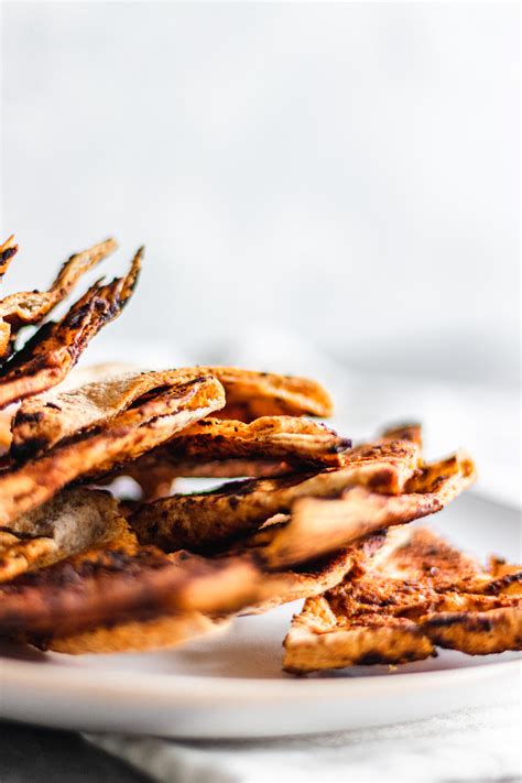 whole-wheat-chili-and-lime-pita-chips-murielle image