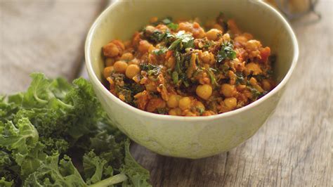 kale-and-chickpea-curry-authentic-indian-food-hari image