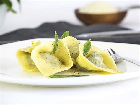 tortelloni-with-spinach-and-ricotta-honest-cooking image