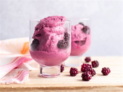 5-minute-keto-blender-blackberry-ice-cream-ketodiet image