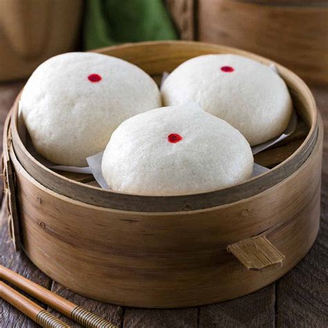 chinese-steamed-custard-buns-nai-wong-bao-jessica image