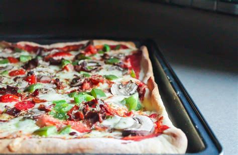 deep-dish-pan-pizza-lisa-g-cooks image
