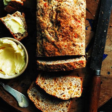 herbed-cheddar-soda-bread-chatelainecom image