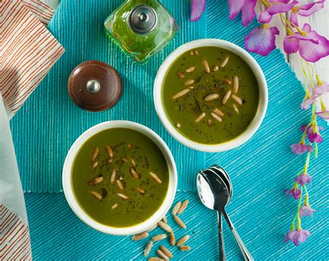 chilled-spinach-and-cucumber-soup image
