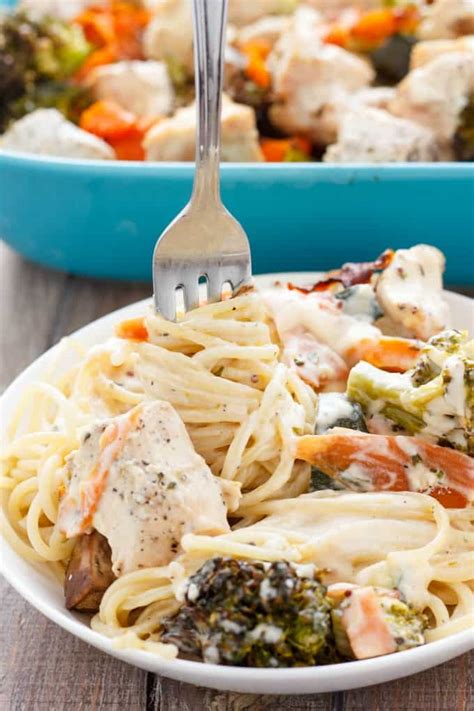 chicken-fettuccine-alfredo-with-veggies-the-cookie image
